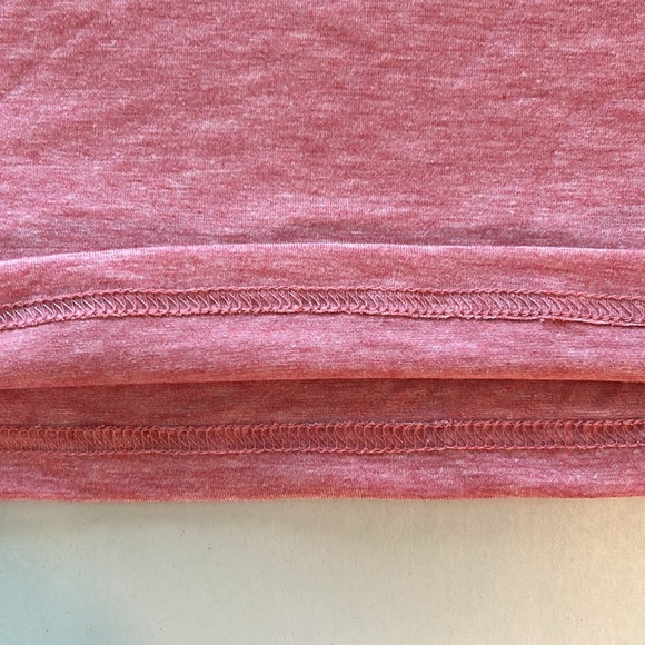 NWOT dusty red tee with Easter Bunny shape of pretty flowers & leaves Size M - Picture 7 of 8